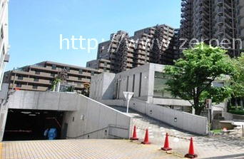 地下駐車場入り口