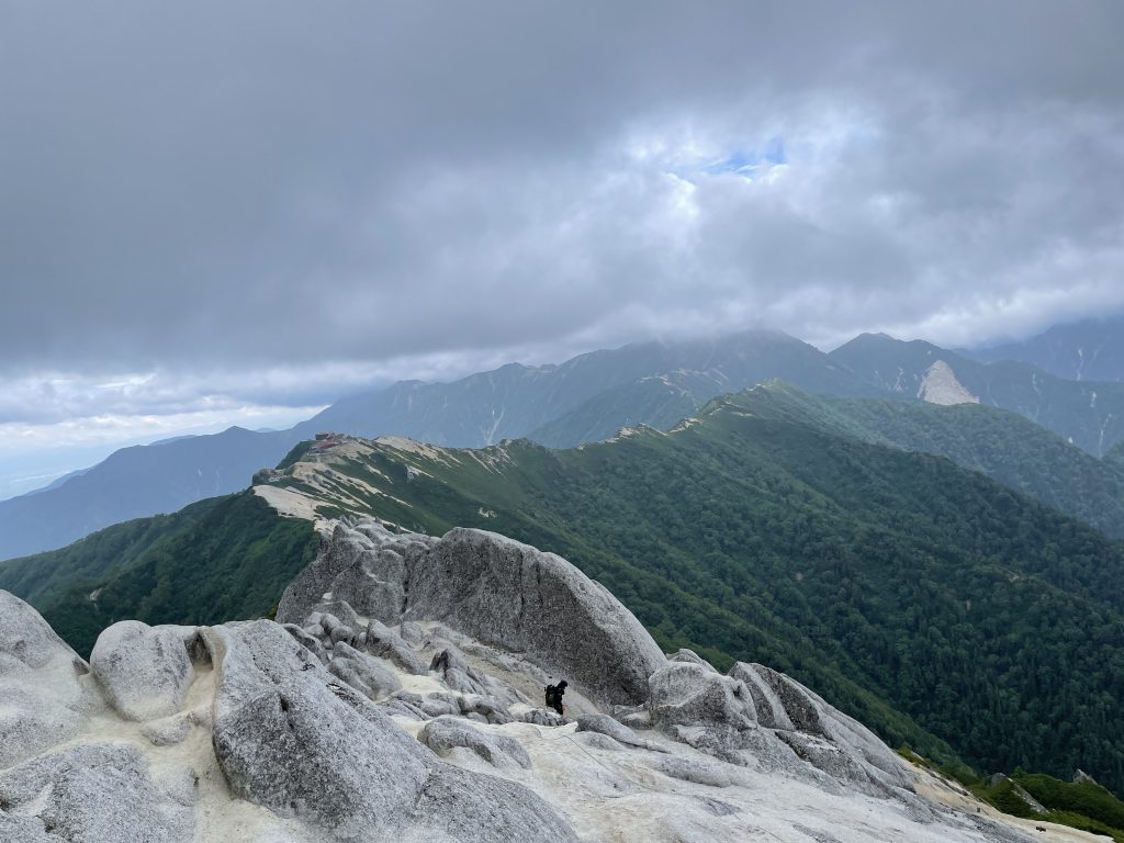 燕岳山頂から