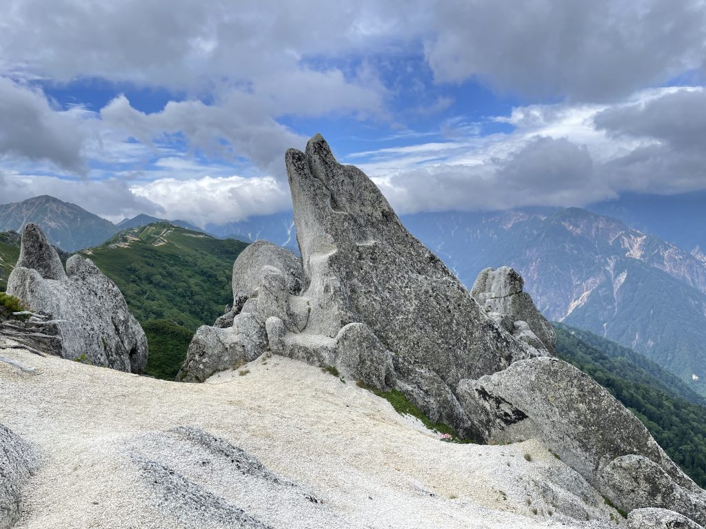 燕岳のイルカ岩